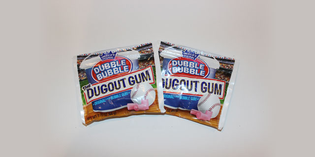 2 Packs of Dubble Bubble Dugout Gum