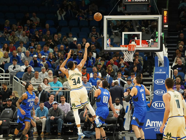 Giannis Antetokounmpo shooting a mid-range jumper